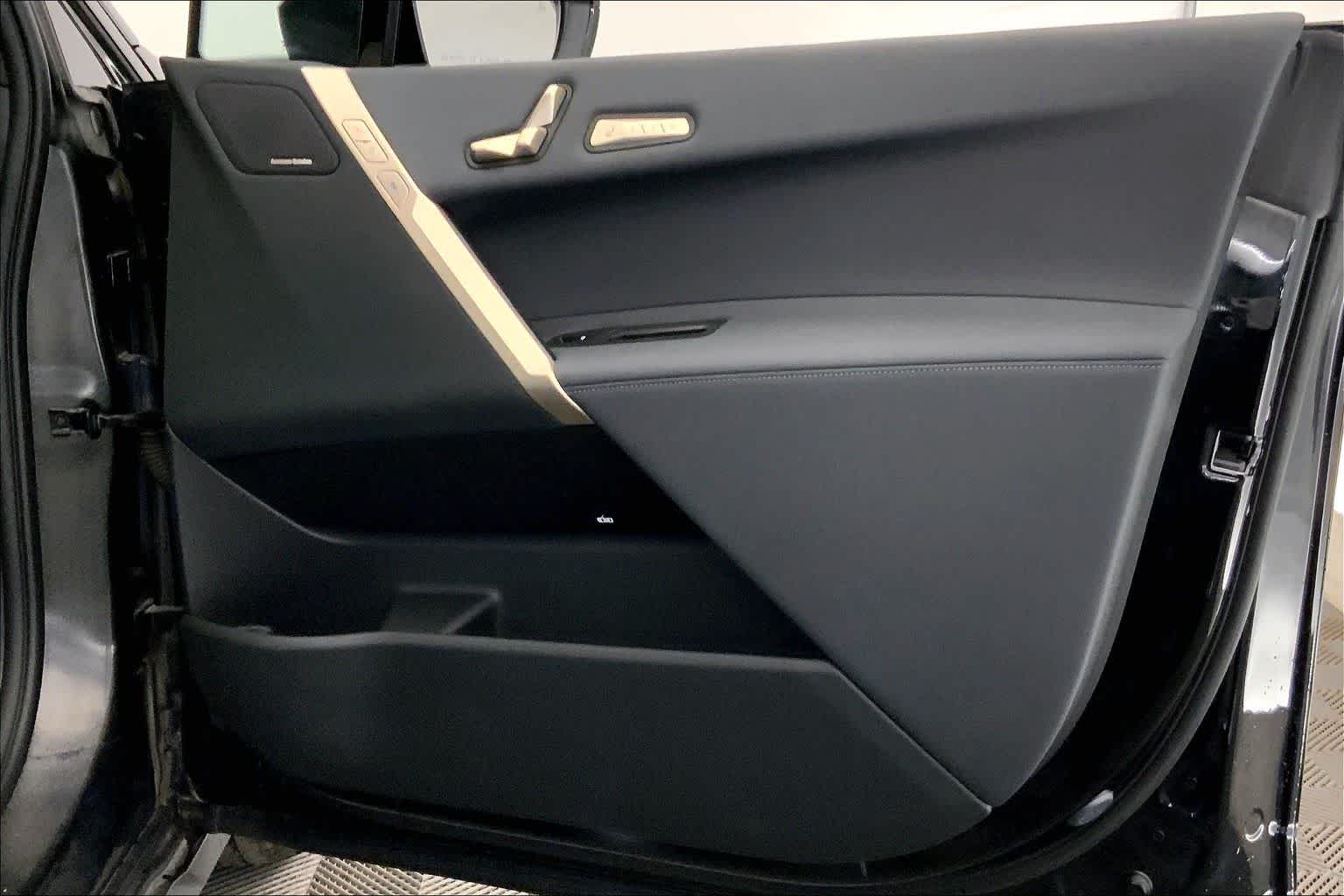 Thumbnail: 2024 BMW iX - 27