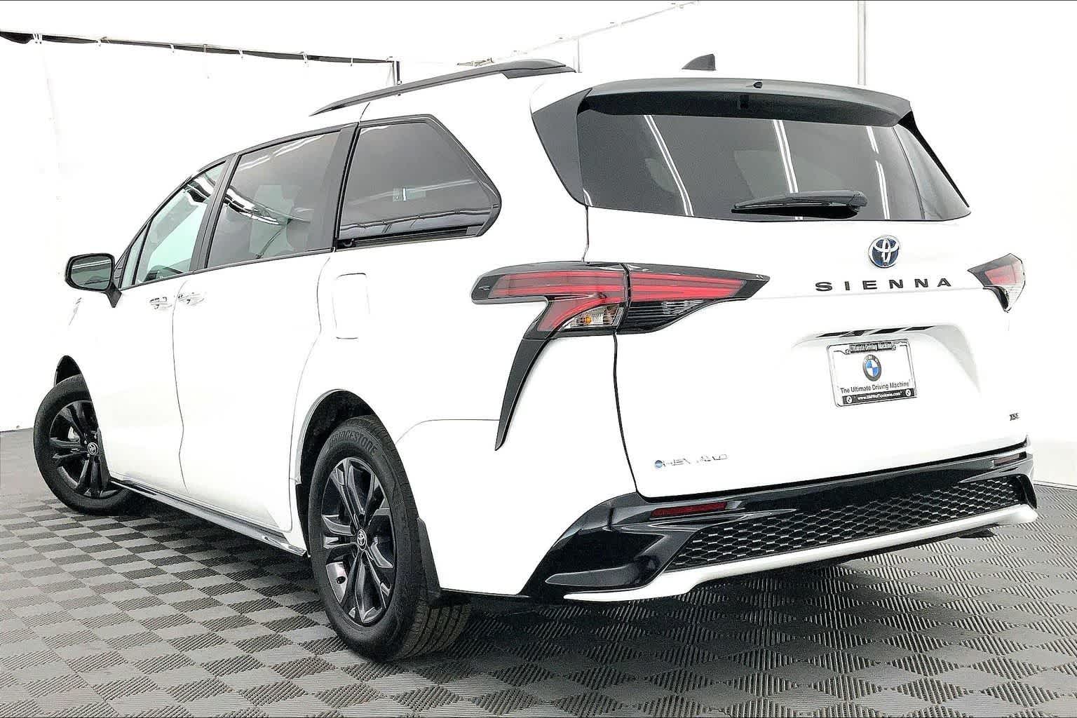Thumbnail: 2025 Toyota Sienna - 4