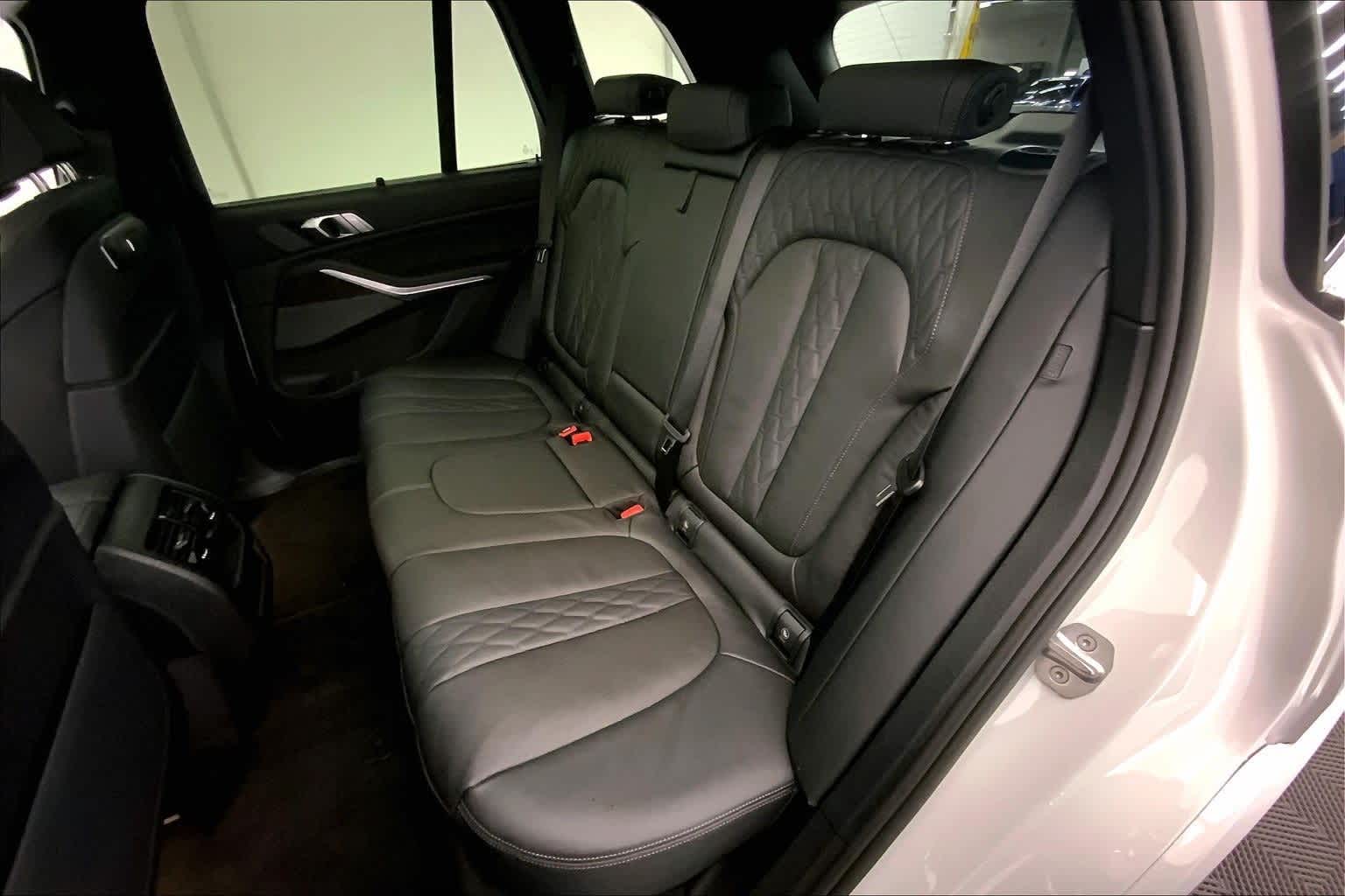 Thumbnail: 2026 BMW X5 - 13