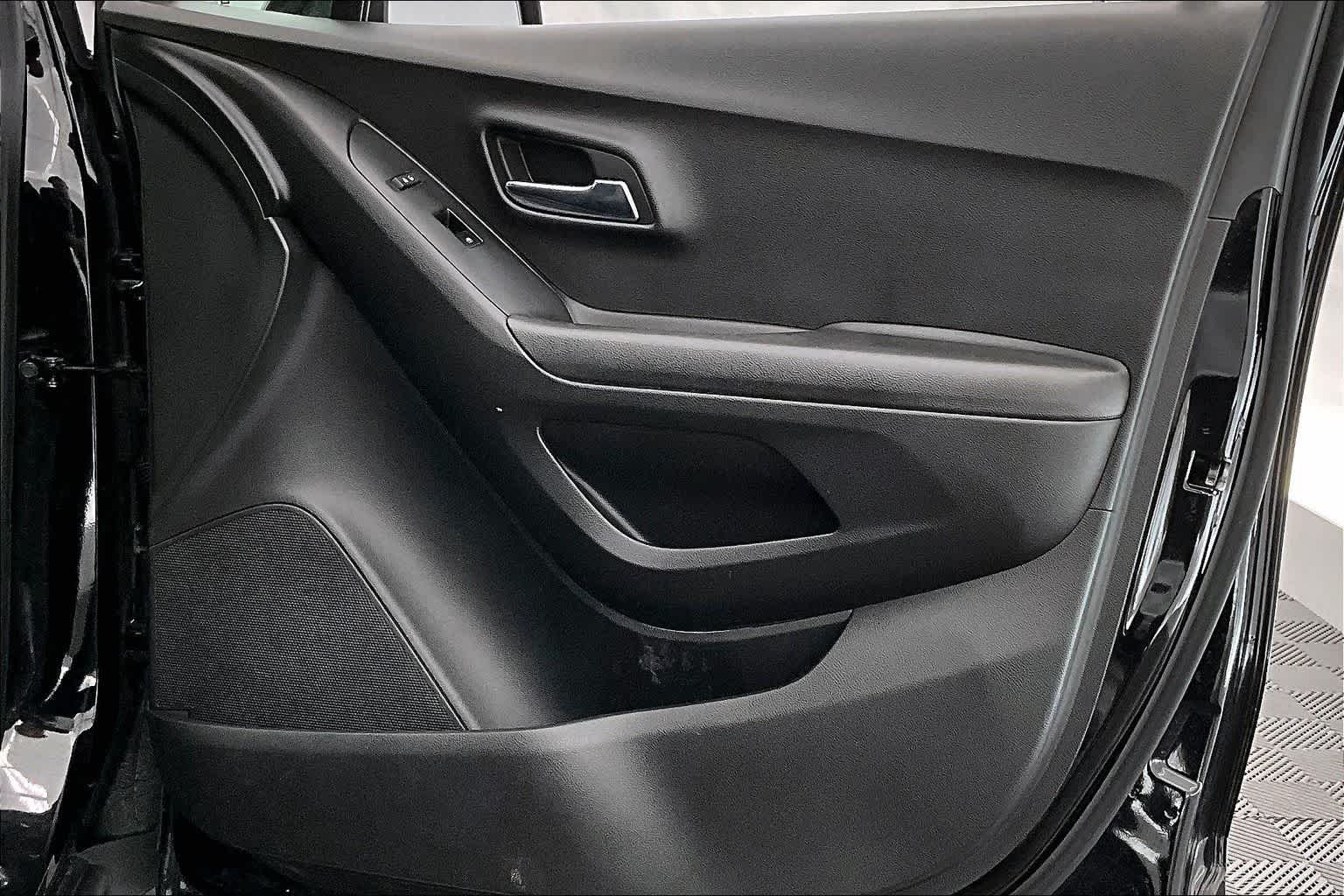 Thumbnail: 2020 Chevrolet Trax - 28