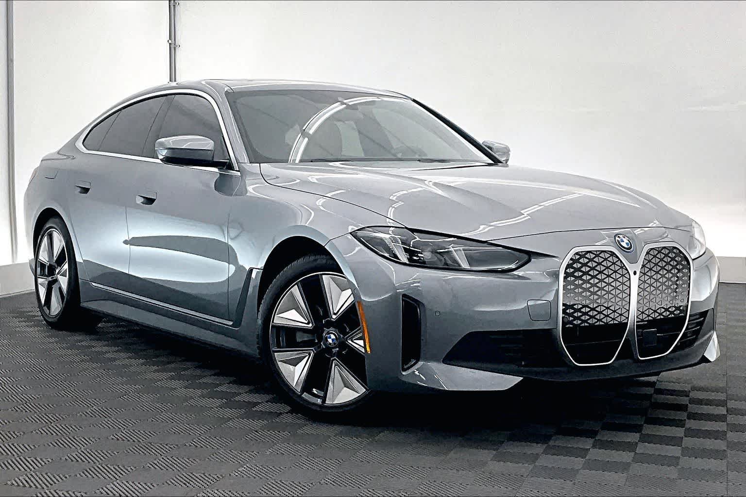 Thumbnail: 2025 BMW i4 - 21