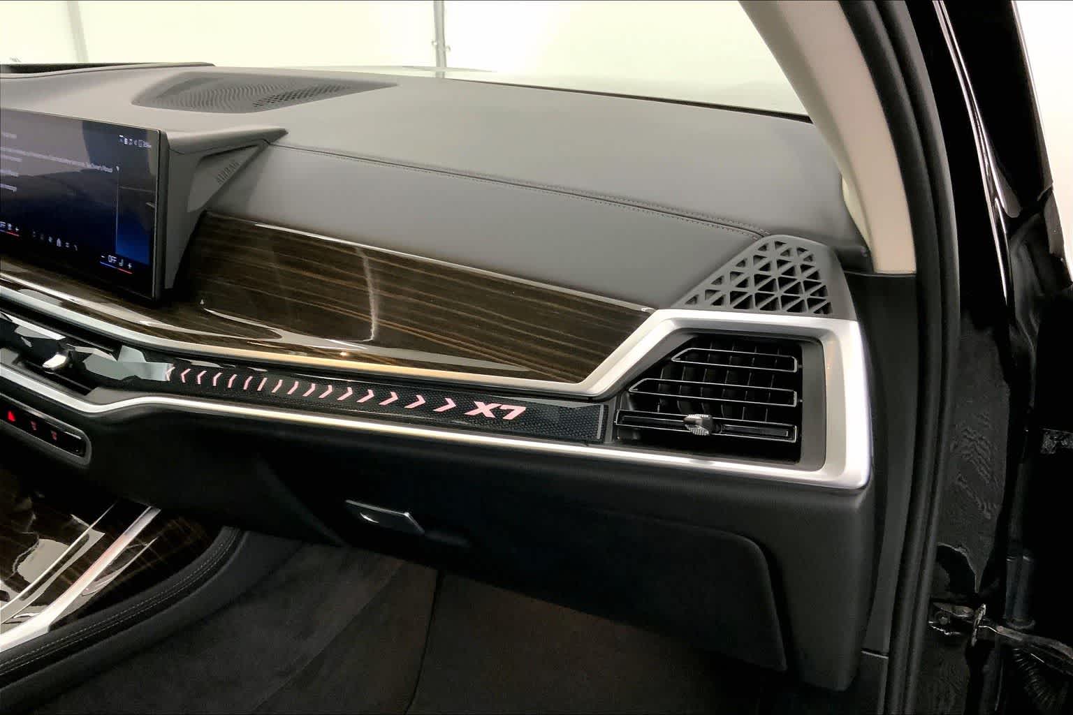 Thumbnail: 2024 BMW X7 - 23