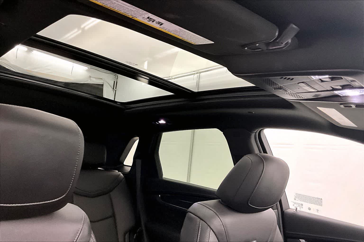 Thumbnail: 2023 Cadillac XT5 - 30