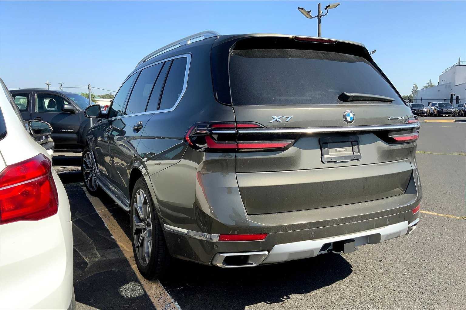 Thumbnail: 2023 BMW X7 - 4