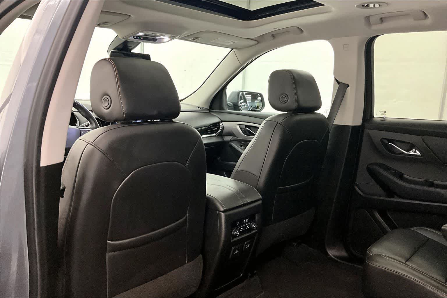 Thumbnail: 2021 Chevrolet Traverse - 12