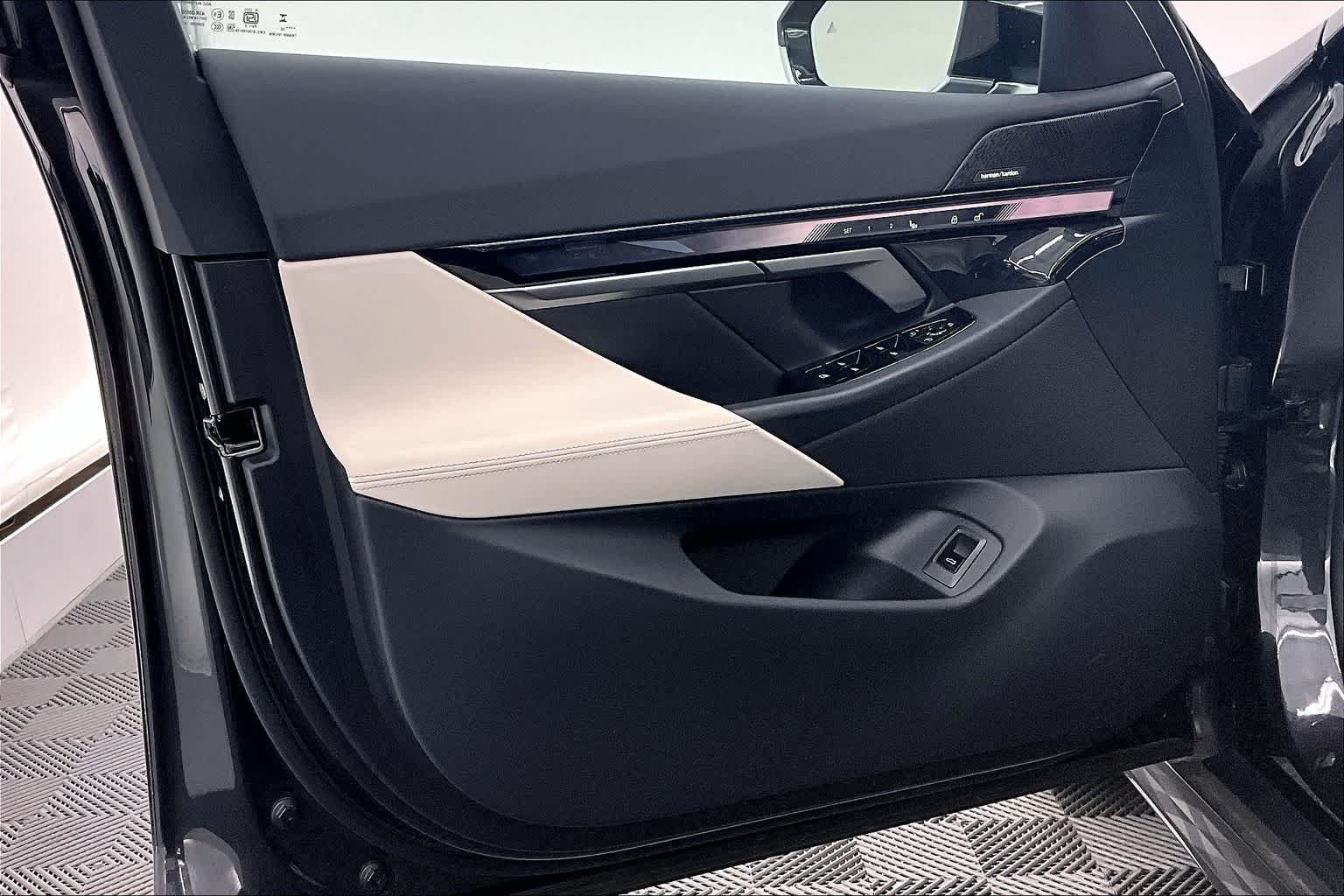 Thumbnail: 2026 BMW 5 Series - 27