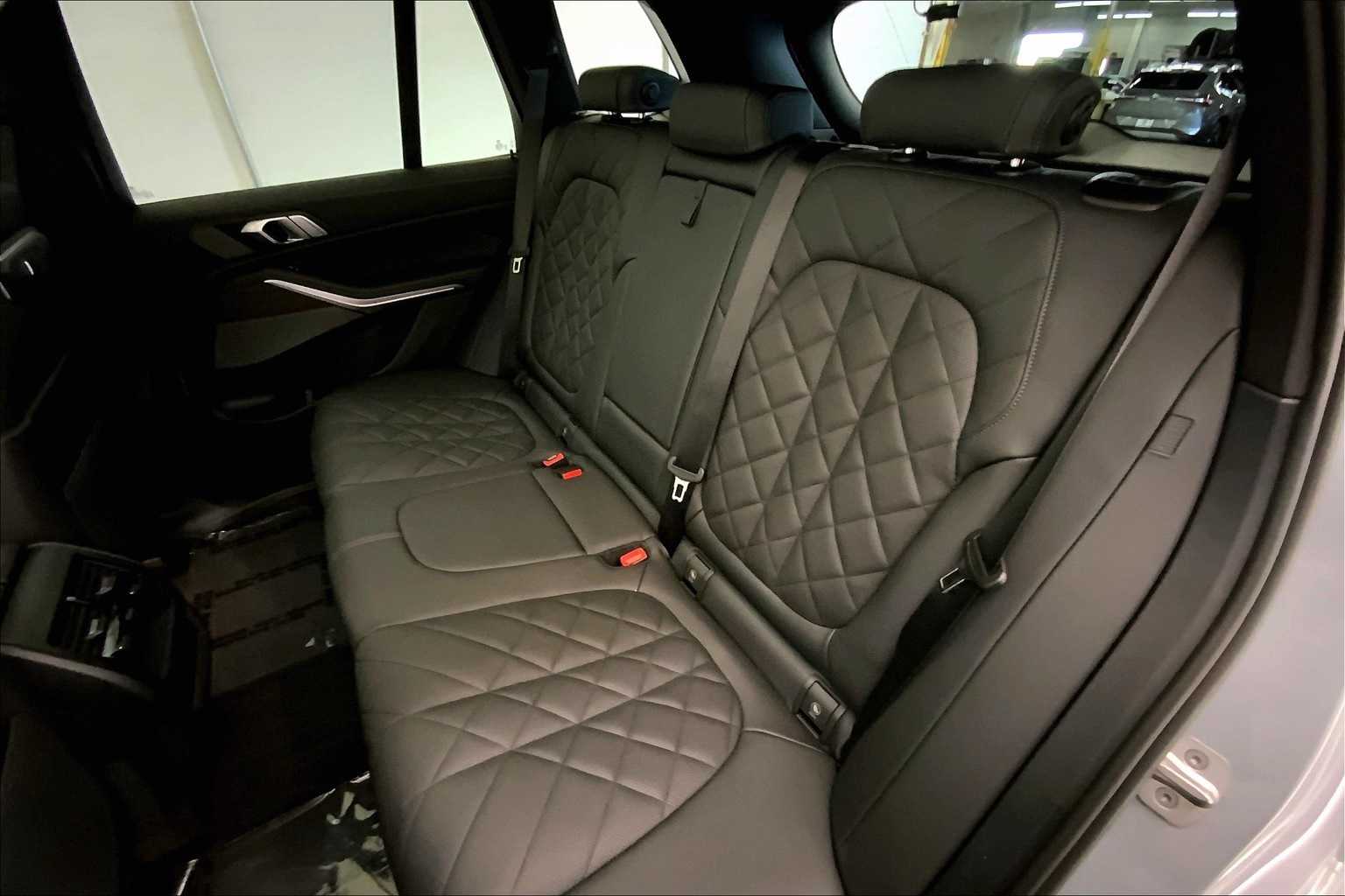 Thumbnail: 2026 BMW X5 - 13
