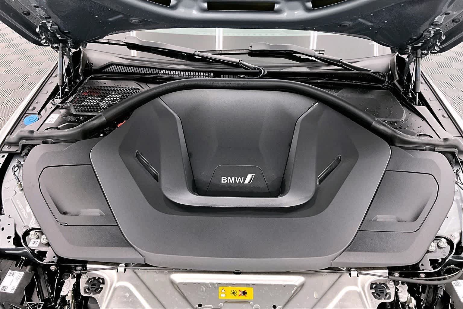 Thumbnail: 2025 BMW i4 - 9