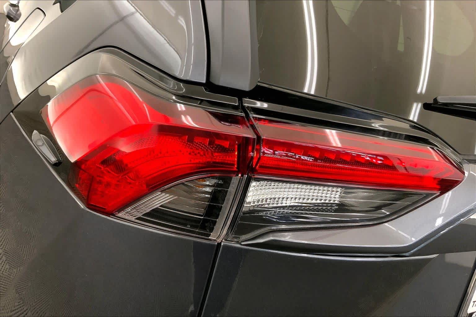 Thumbnail: 2021 Toyota RAV4 - 32