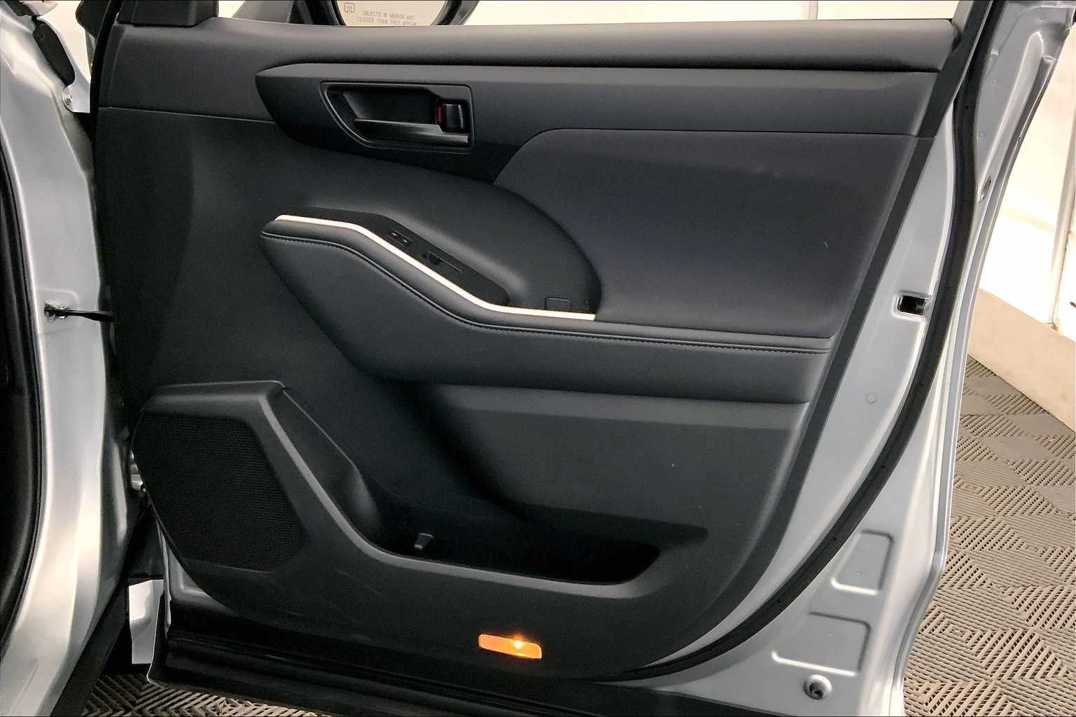 Thumbnail: 2024 Toyota Highlander - 28