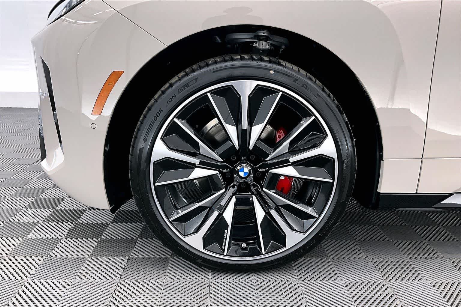 Thumbnail: 2026 BMW iX - 8