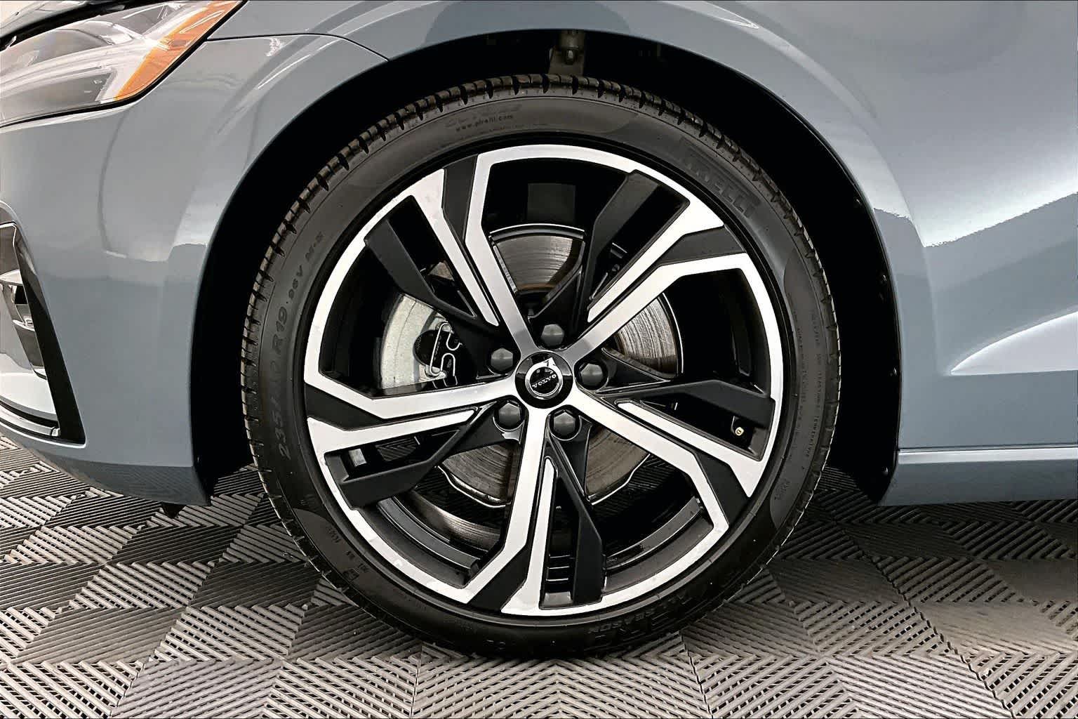 Thumbnail: 2024 Volvo S60 - 8