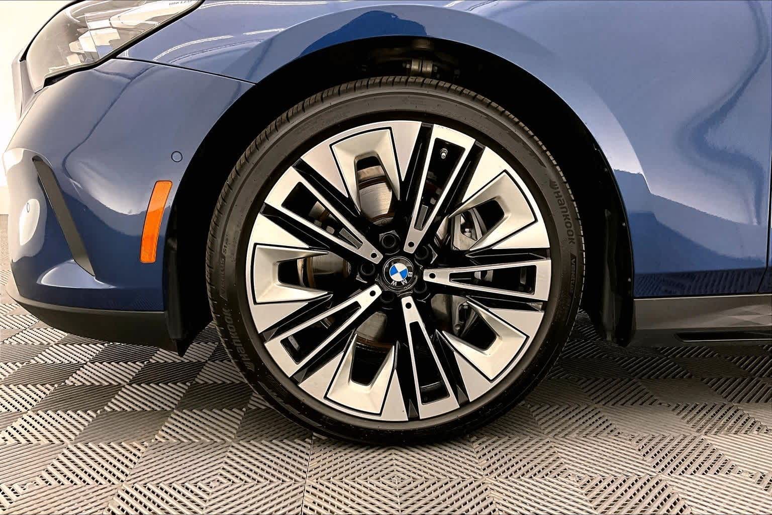 Thumbnail: 2026 BMW 5 Series - 8