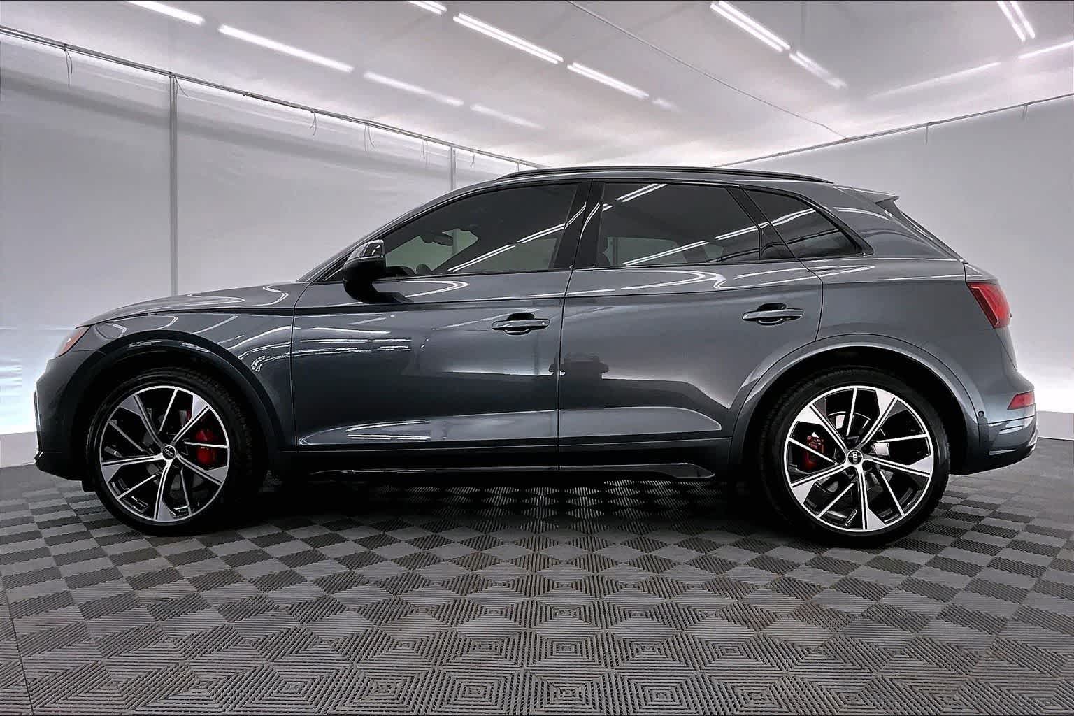 Thumbnail: 2024 Audi SQ5 - 3