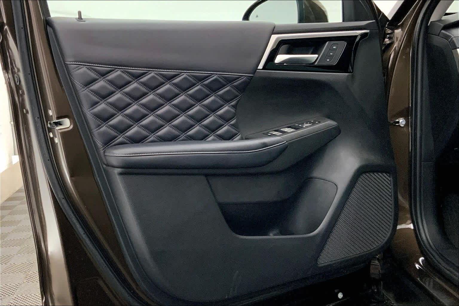 Thumbnail: 2023 Mitsubishi Outlander - 27