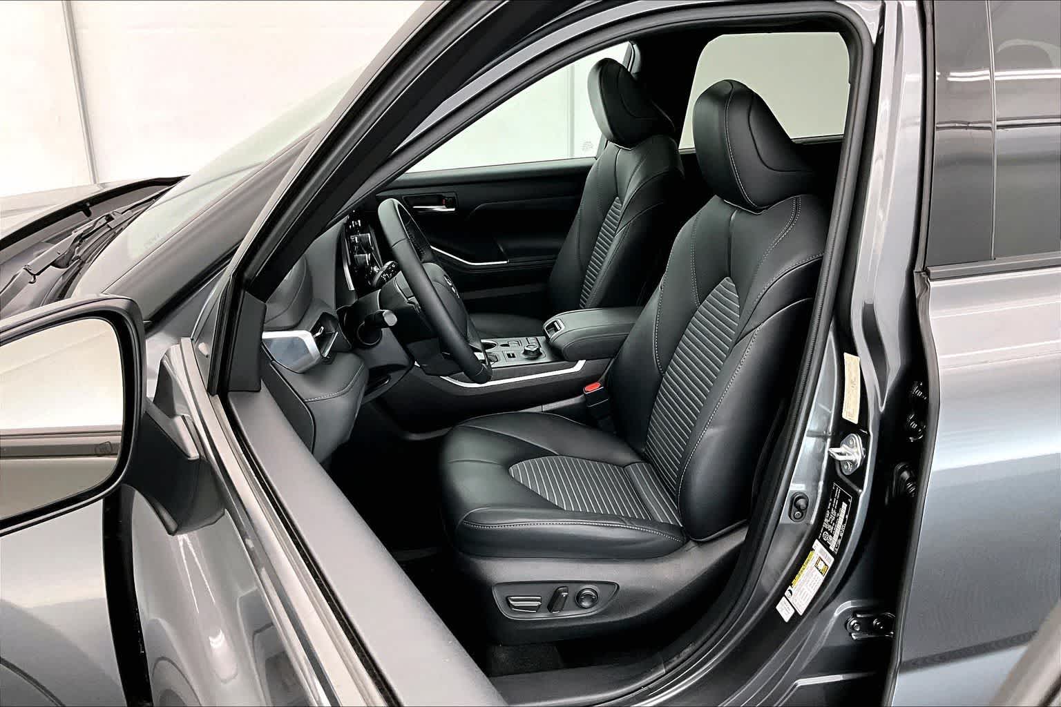 Thumbnail: 2021 Toyota Highlander - 11