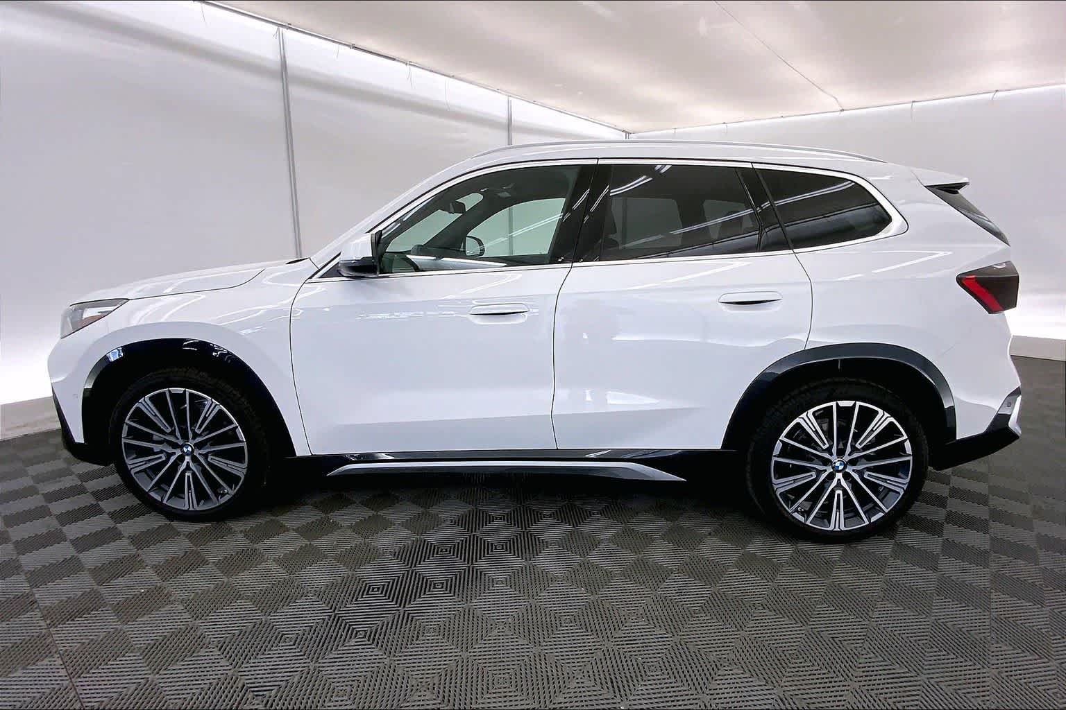 Thumbnail: 2025 BMW X1 - 3
