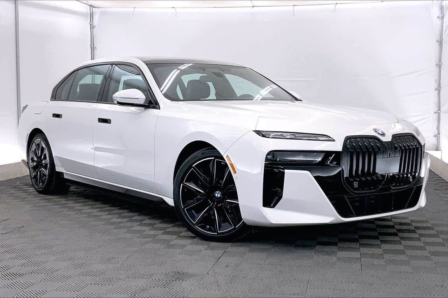 Thumbnail: 2023 BMW i7 - 21