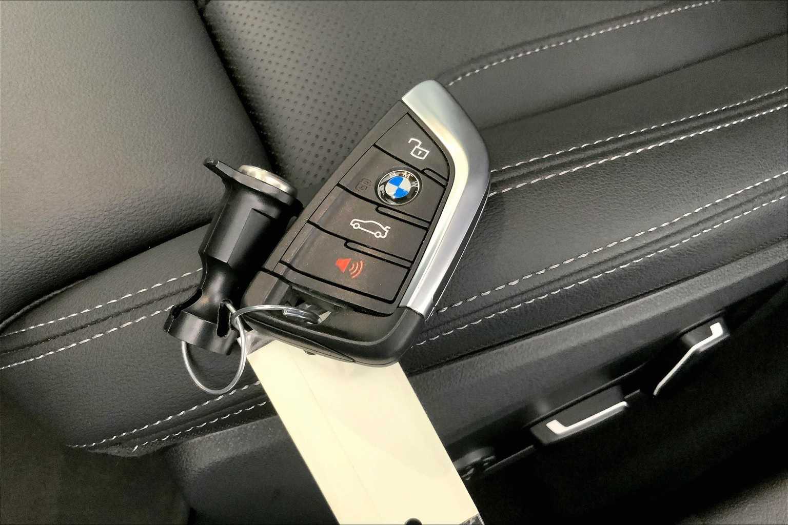 Thumbnail: 2025 BMW i4 - 19