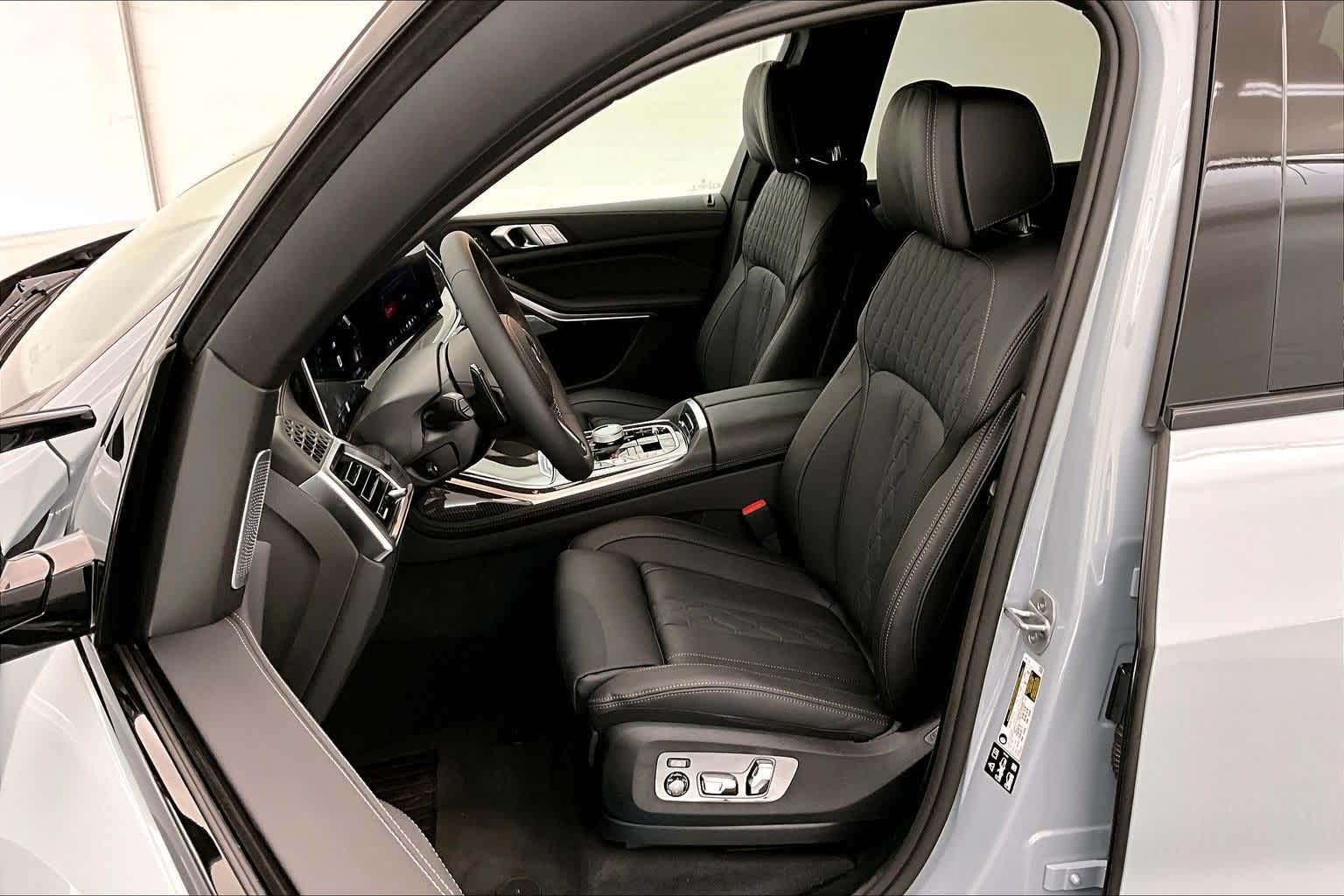 Thumbnail: 2026 BMW X7 - 11