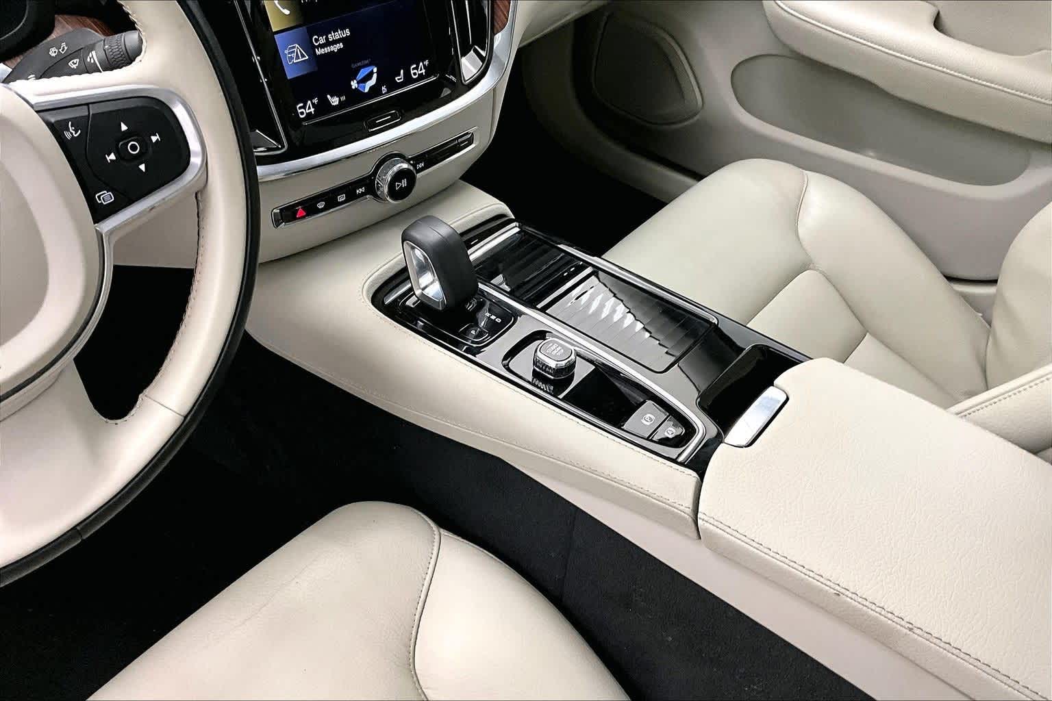 Thumbnail: 2022 Volvo S60 - 16