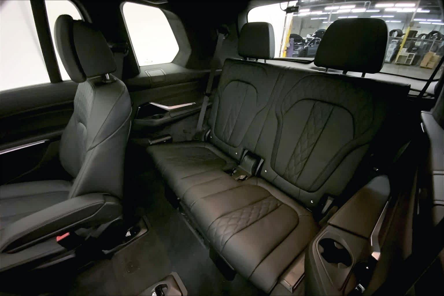 Thumbnail: 2026 BMW X7 - 12