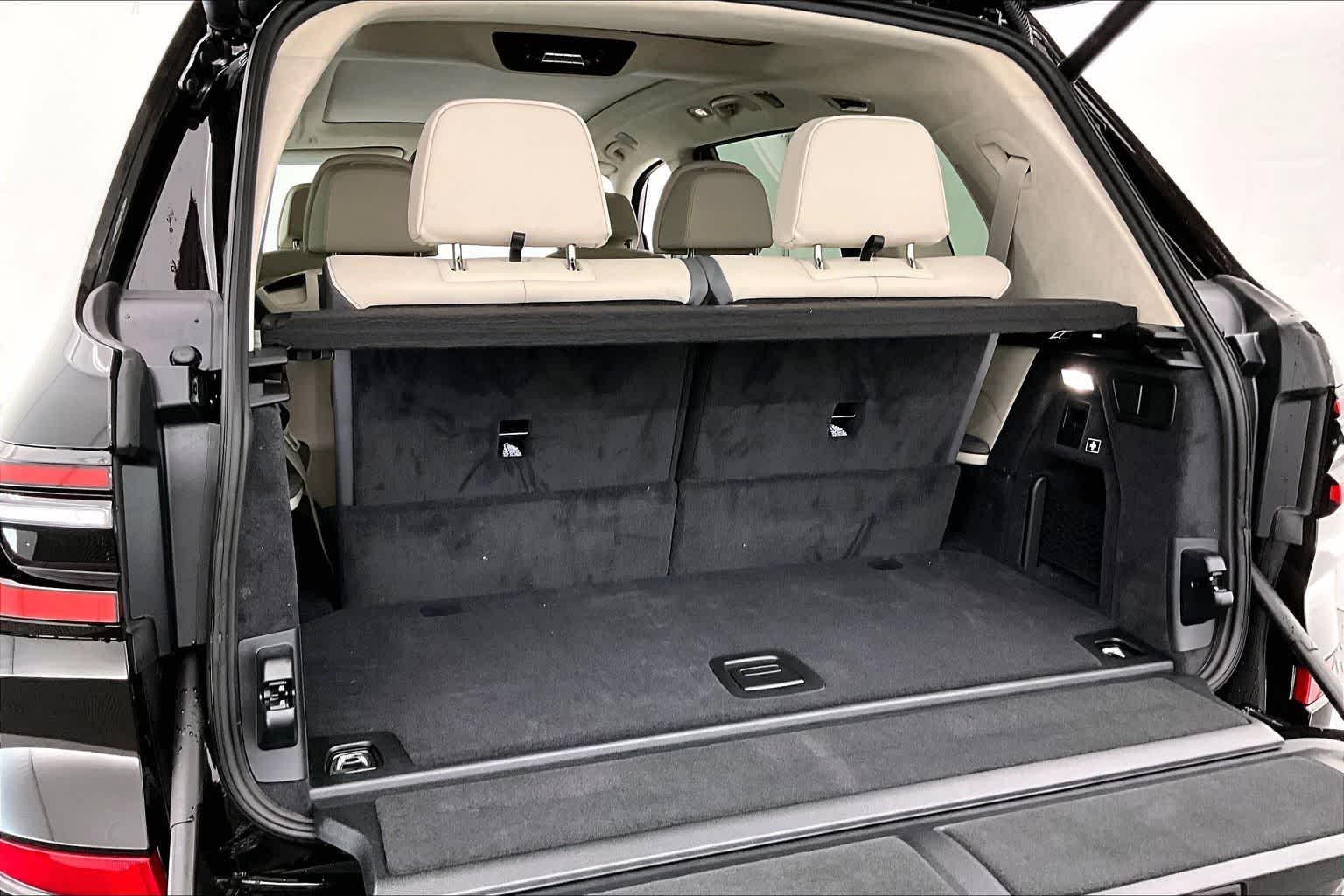 Thumbnail: 2026 BMW X7 - 19