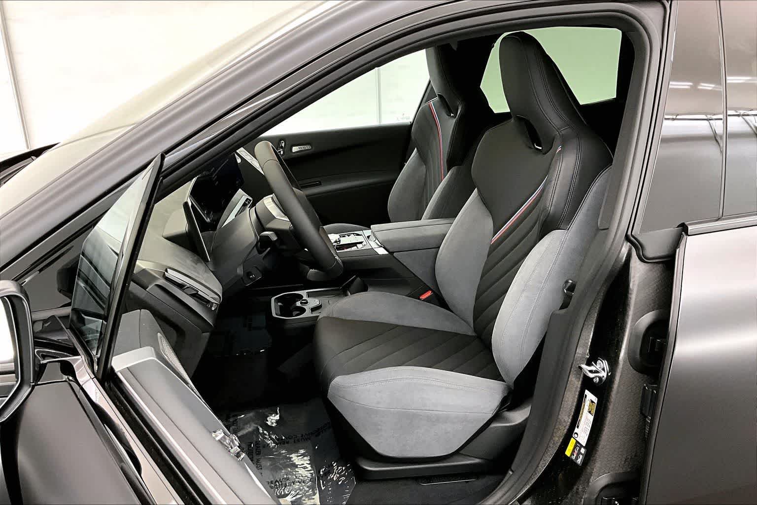 Thumbnail: 2026 BMW iX - 11