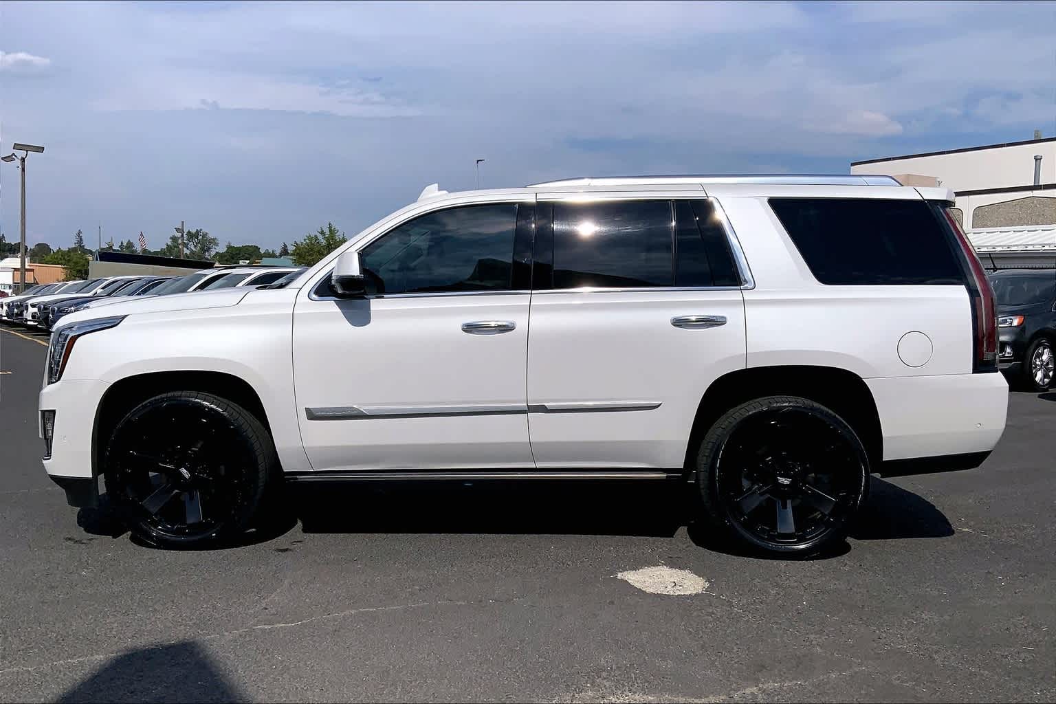 Thumbnail: 2020 Cadillac Escalade - 3