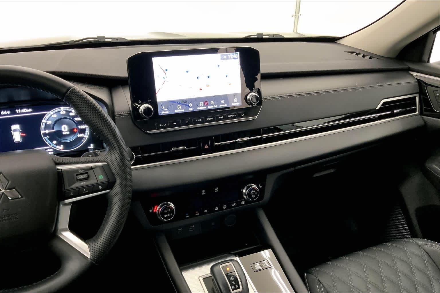 Thumbnail: 2023 Mitsubishi Outlander - 15