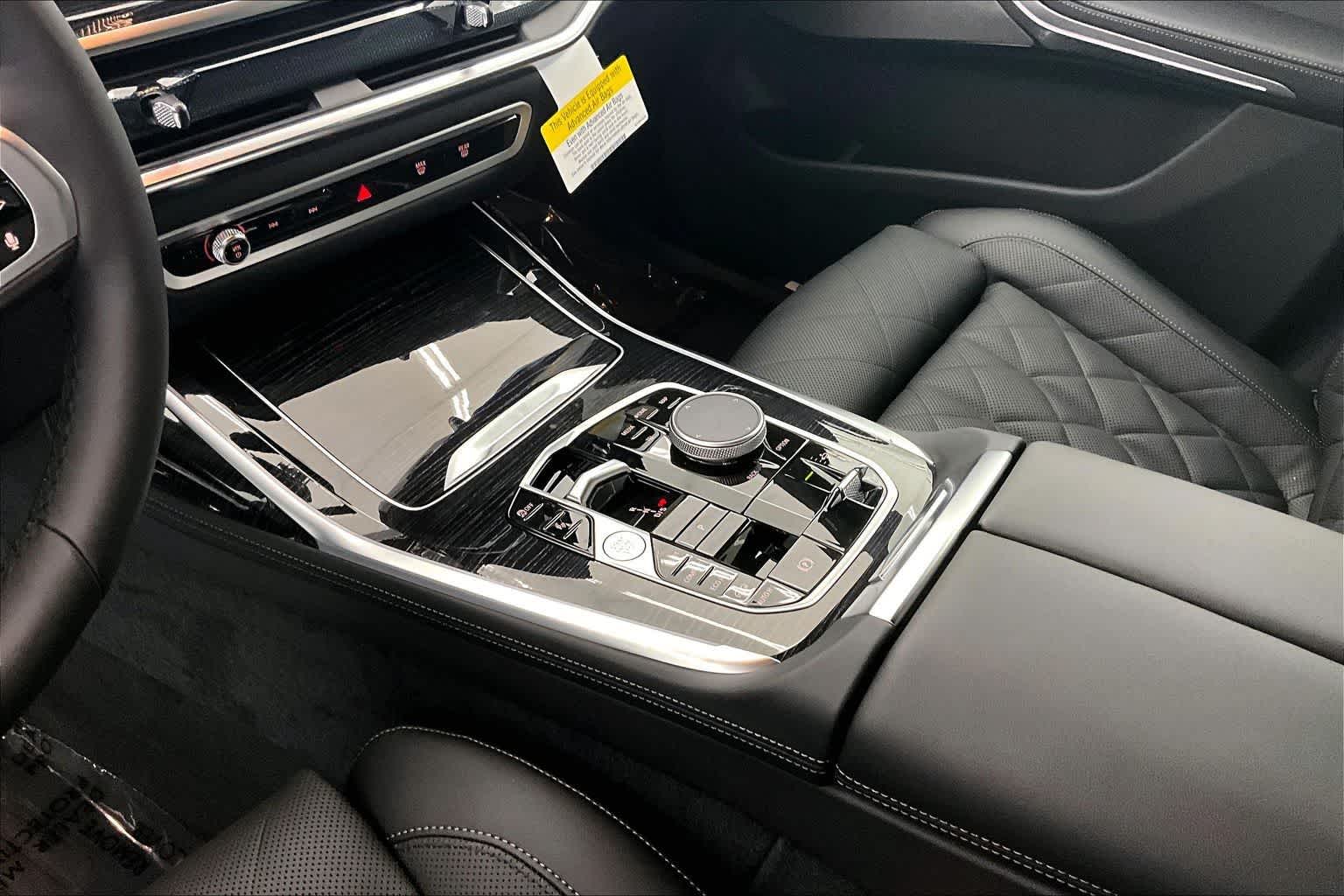 Thumbnail: 2026 BMW X7 - 17