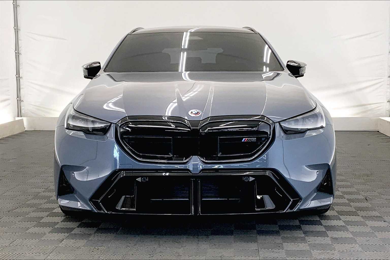 Thumbnail: 2025 BMW M5 - 6