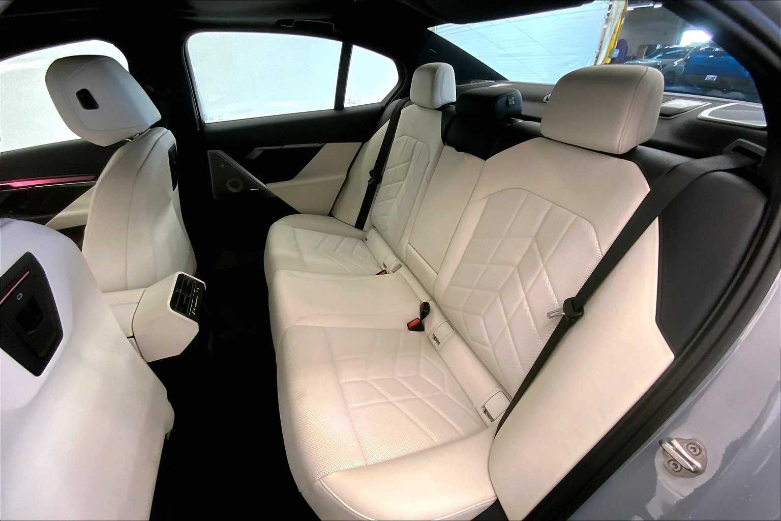Thumbnail: 2024 BMW i5 - 29