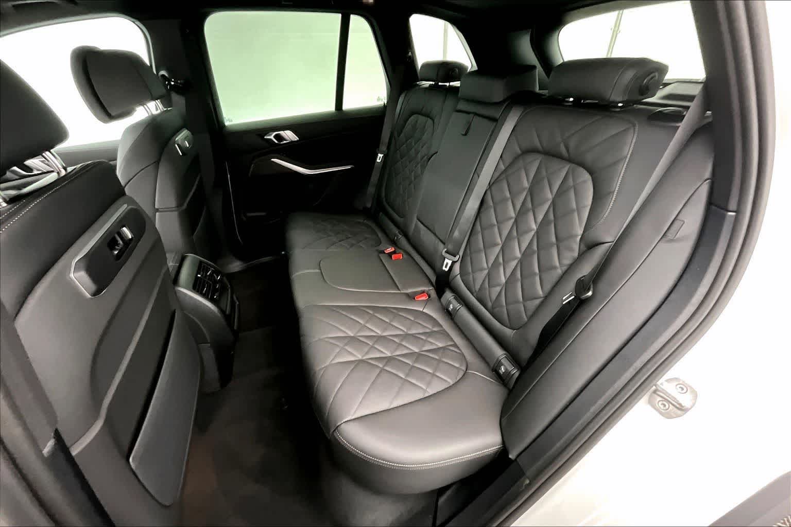 Thumbnail: 2026 BMW X5 - 13