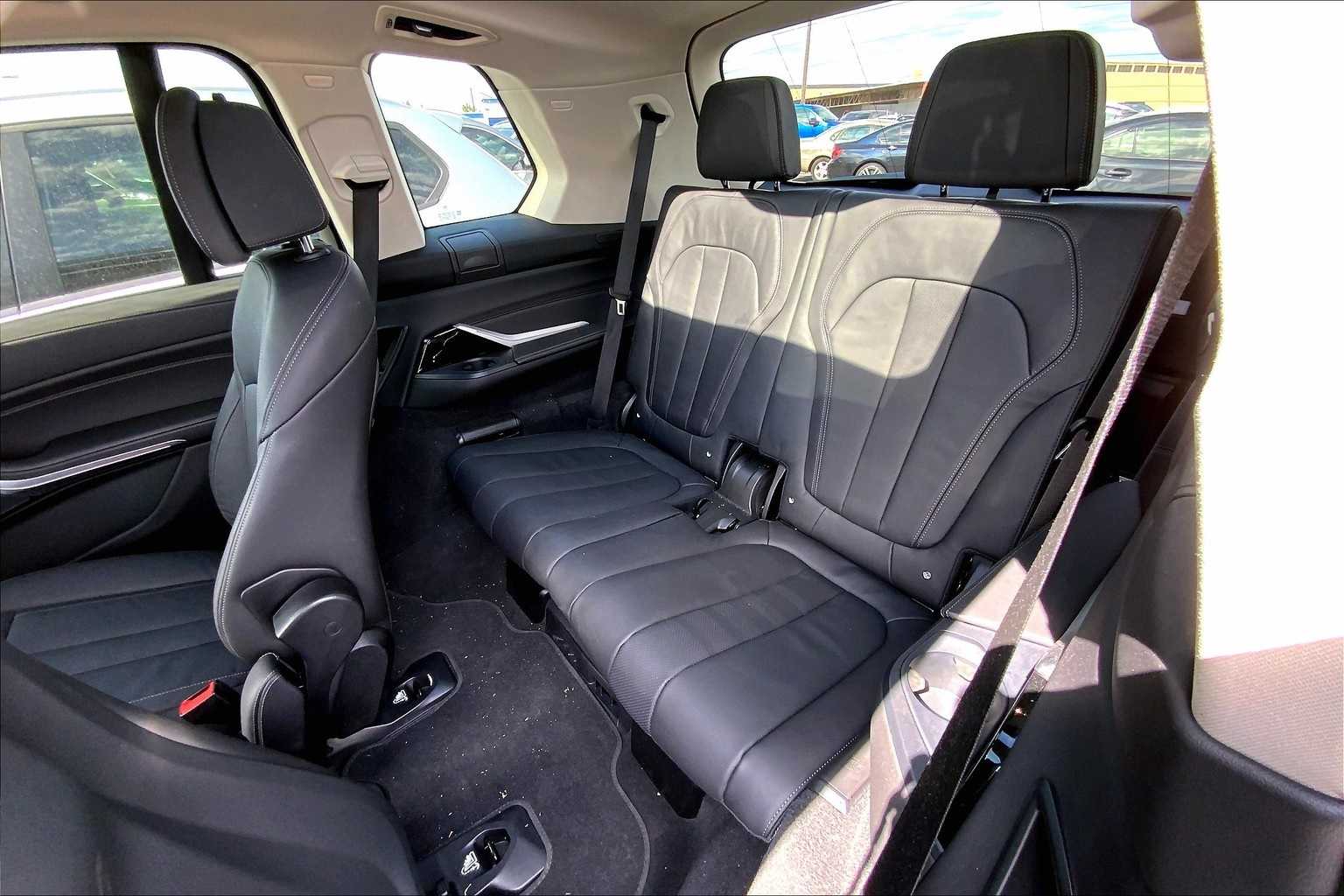 Thumbnail: 2022 BMW X7 - 13