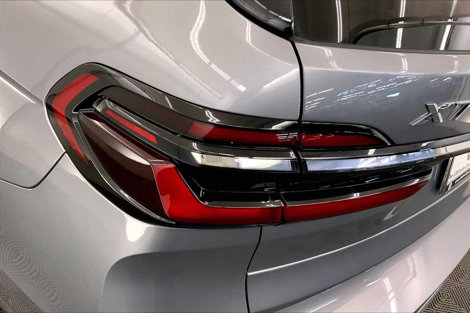 Thumbnail: 2024 BMW X7 - 32