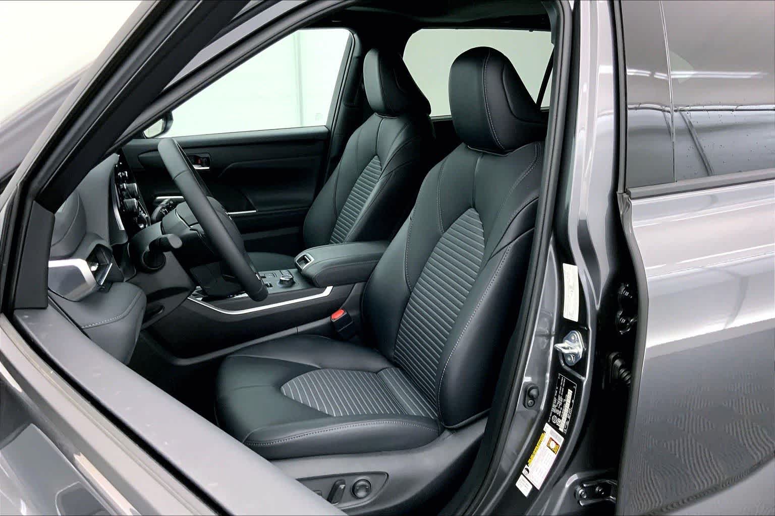 Thumbnail: 2021 Toyota Highlander - 11