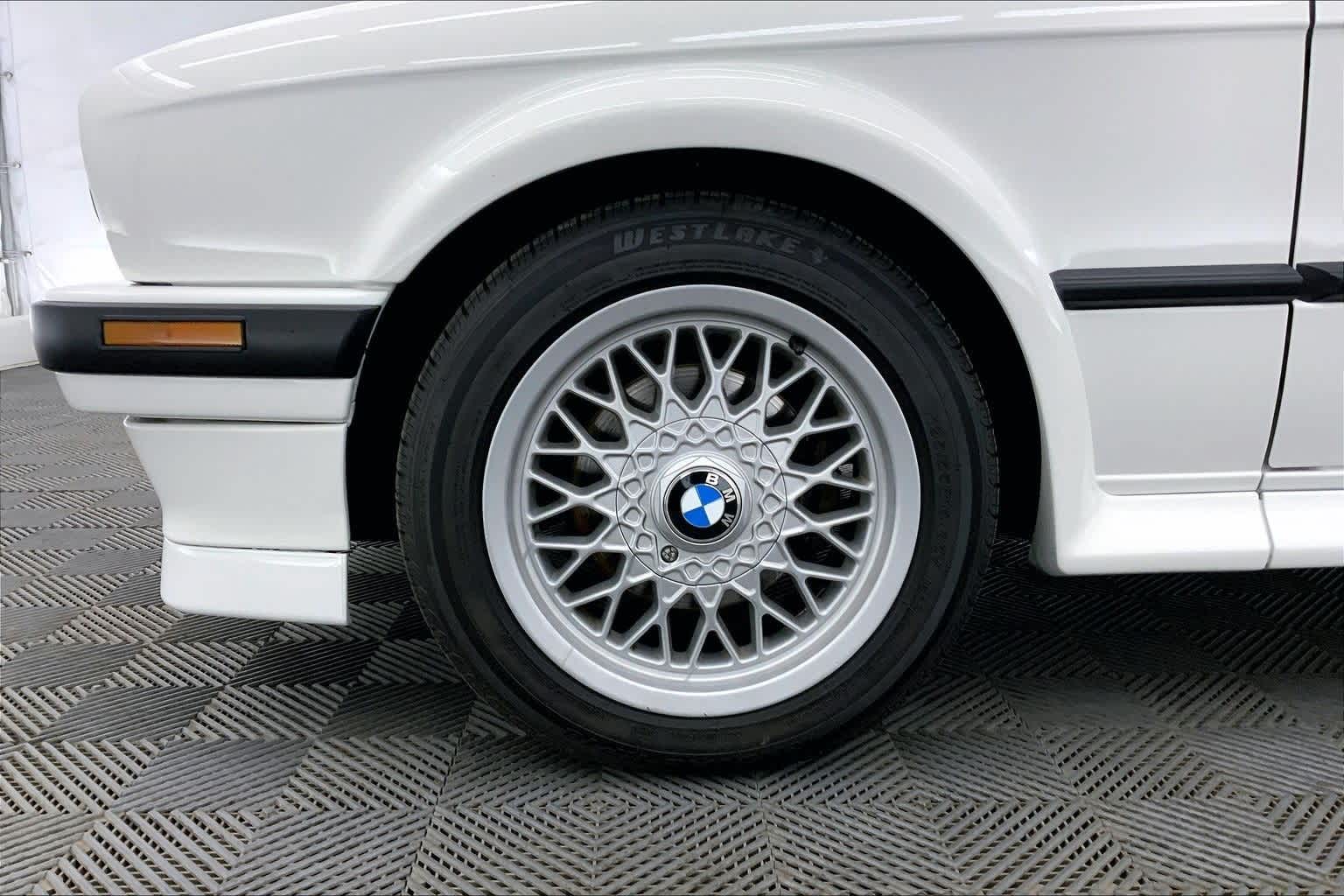 Thumbnail: 1991 BMW 3 Series - 8