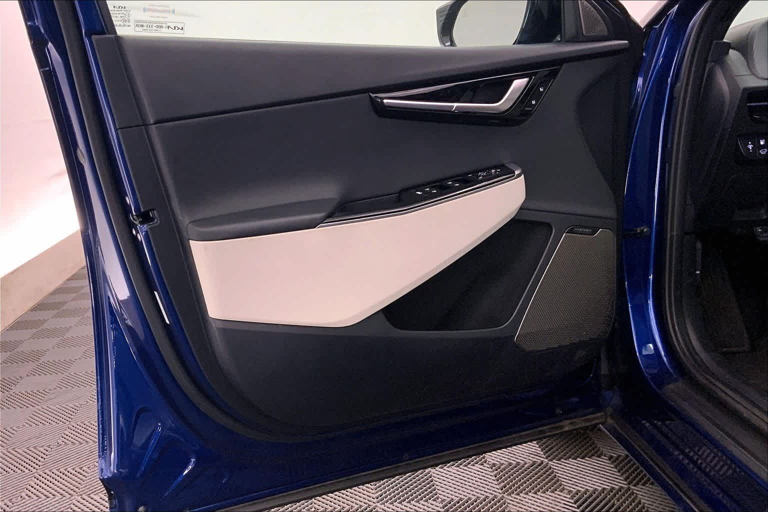 Thumbnail: 2023 Kia EV6 - 27