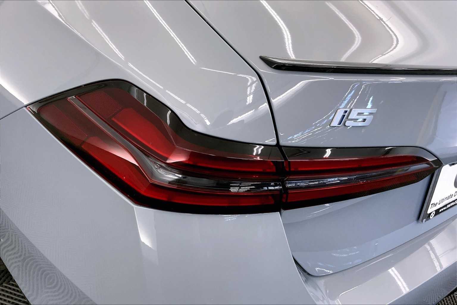 Thumbnail: 2024 BMW i5 - 32