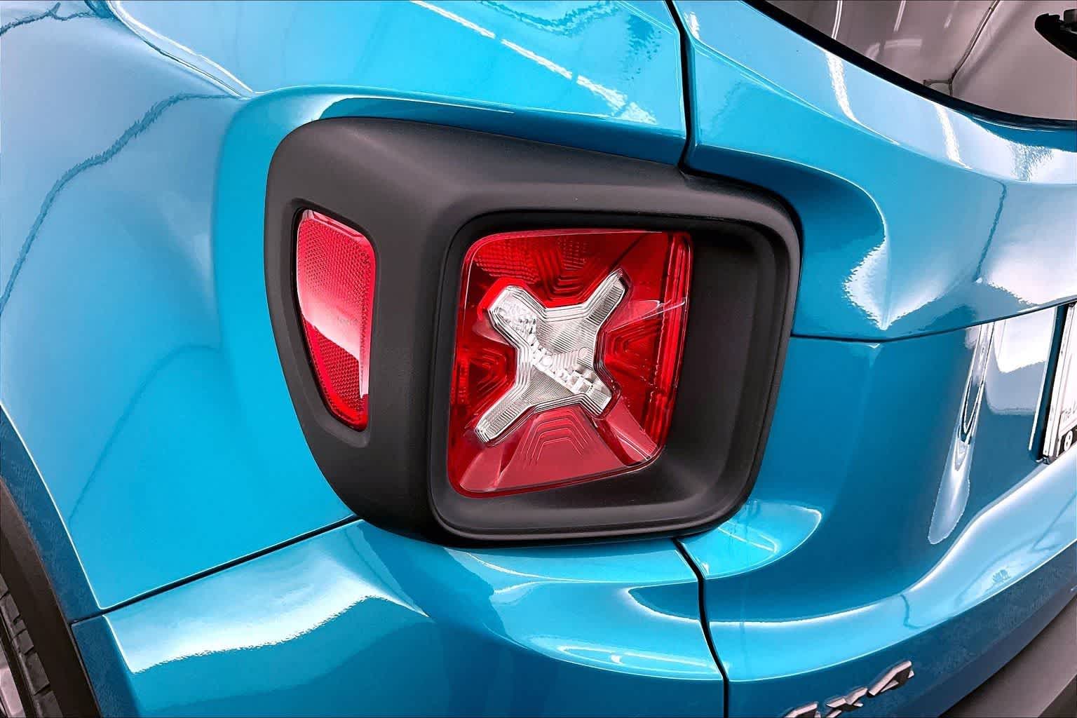 Thumbnail: 2021 Jeep Renegade - 32
