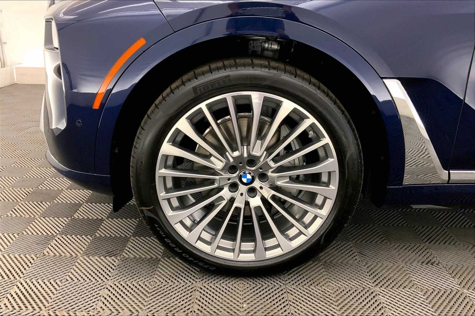 Thumbnail: 2026 BMW X7 - 8