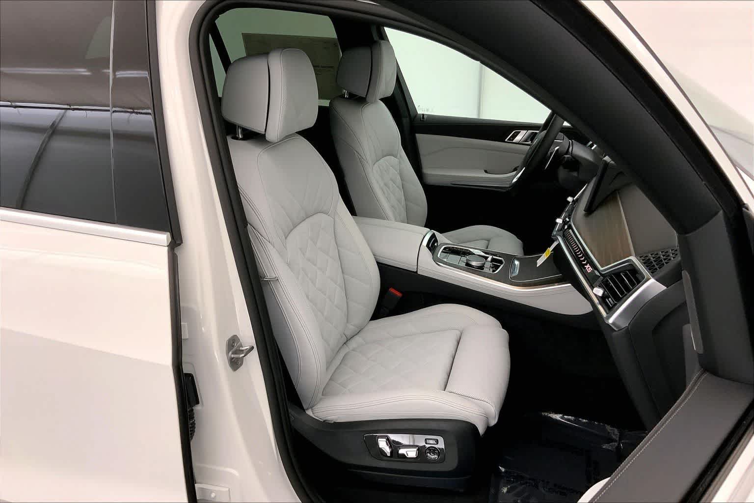 Thumbnail: 2026 BMW X5 - 14