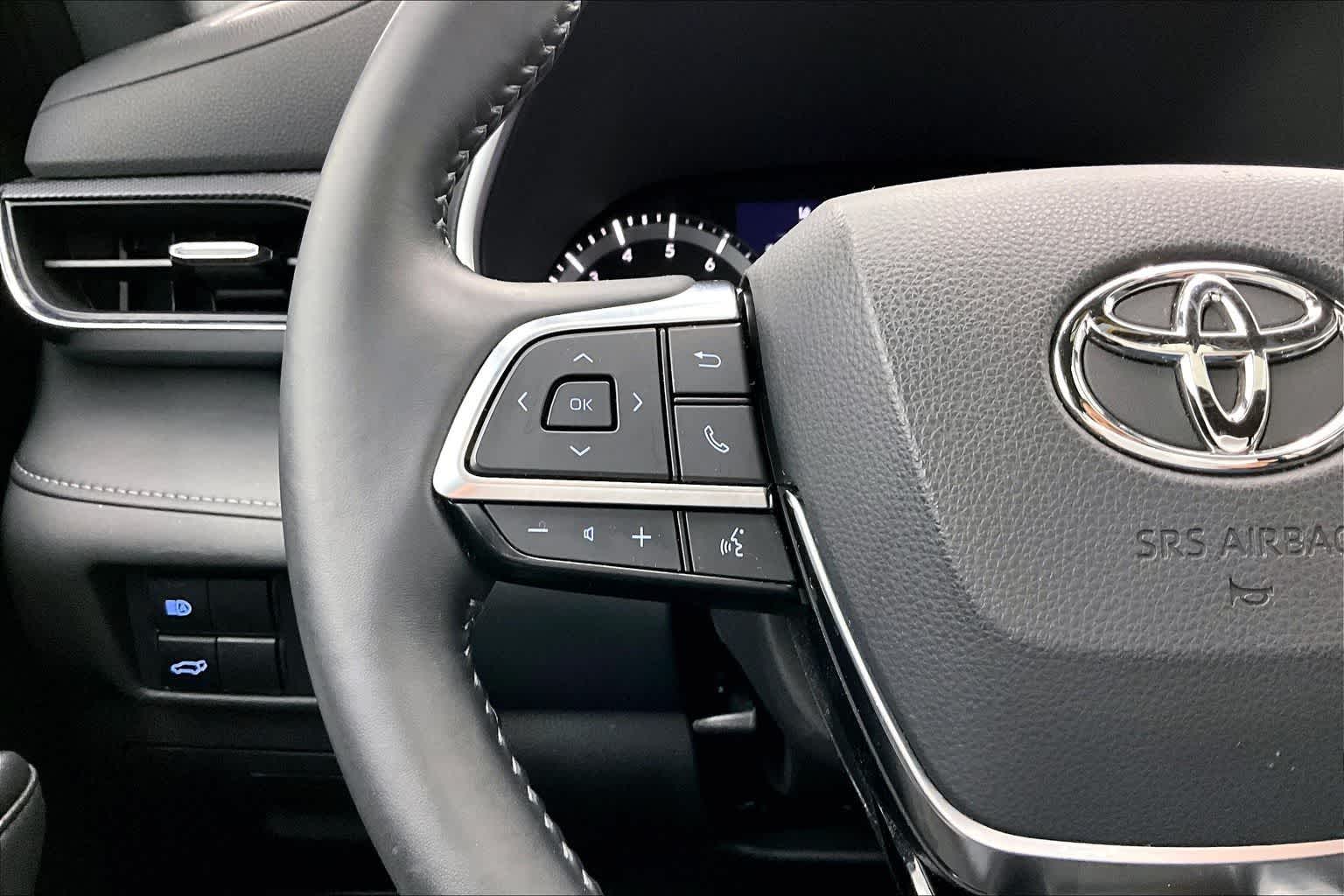 Thumbnail: 2021 Toyota Highlander - 24