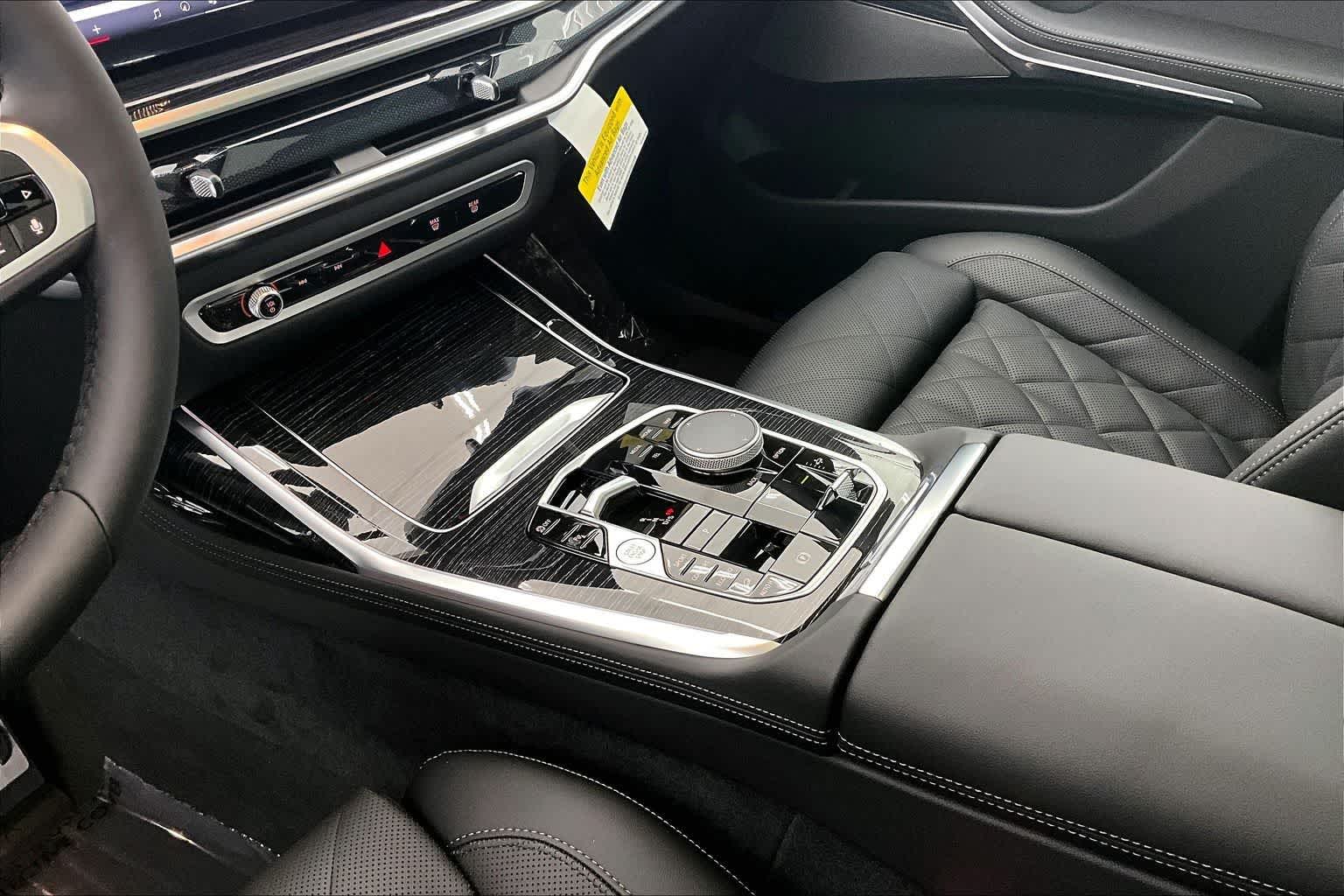 Thumbnail: 2026 BMW X7 - 17