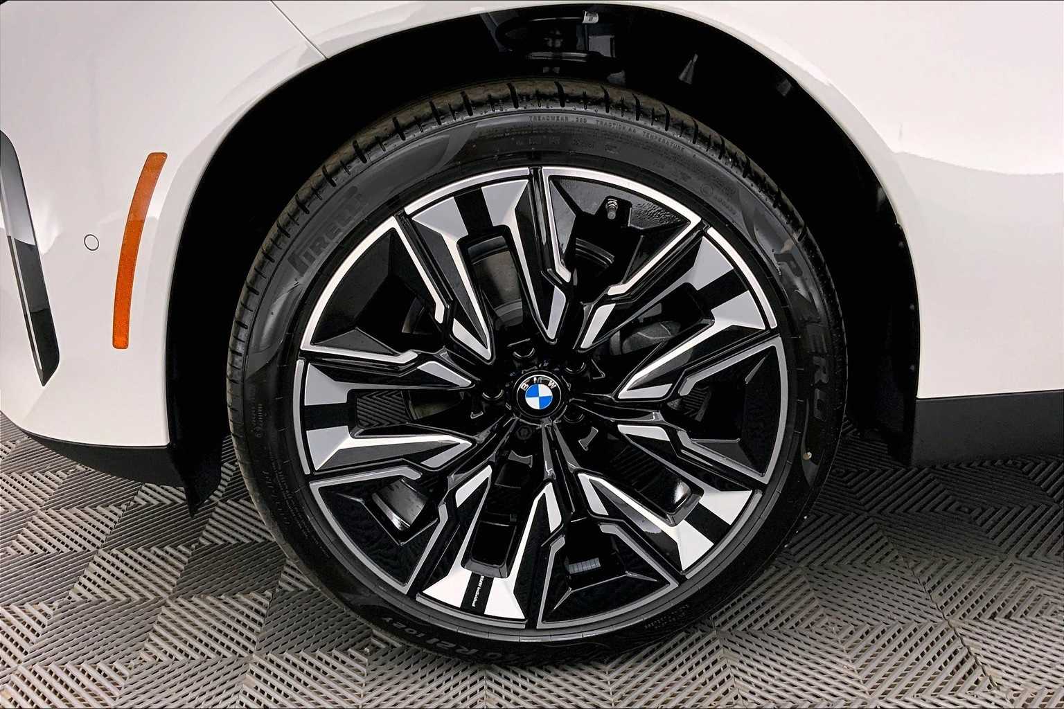 Thumbnail: 2025 BMW X3 - 8