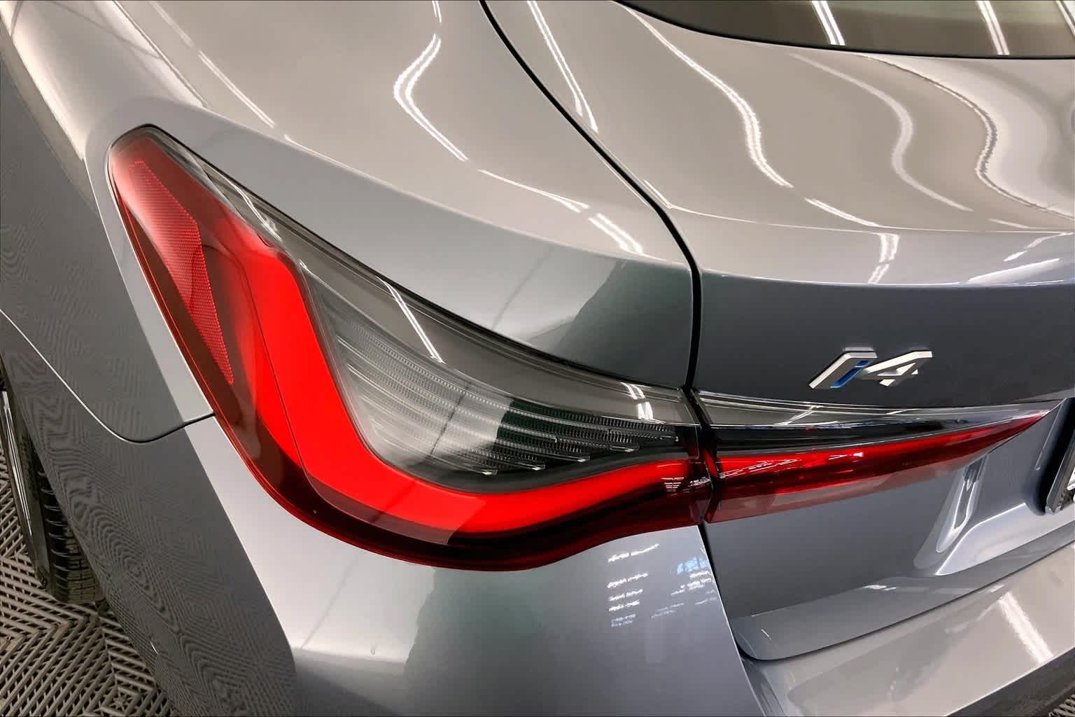 2024 BMW i4 eDrive35 32