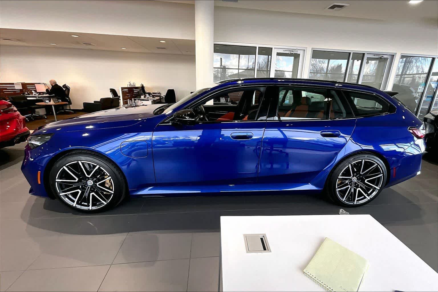 Thumbnail: 2025 BMW M5 - 3