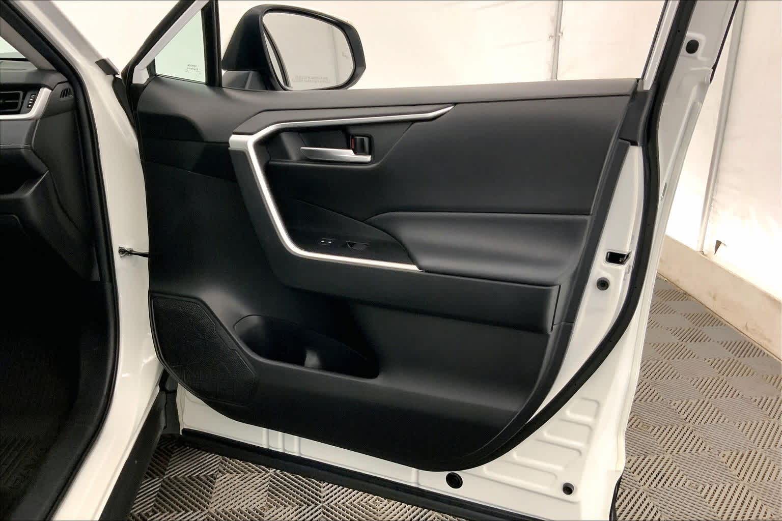 Thumbnail: 2021 Toyota RAV4 - 28