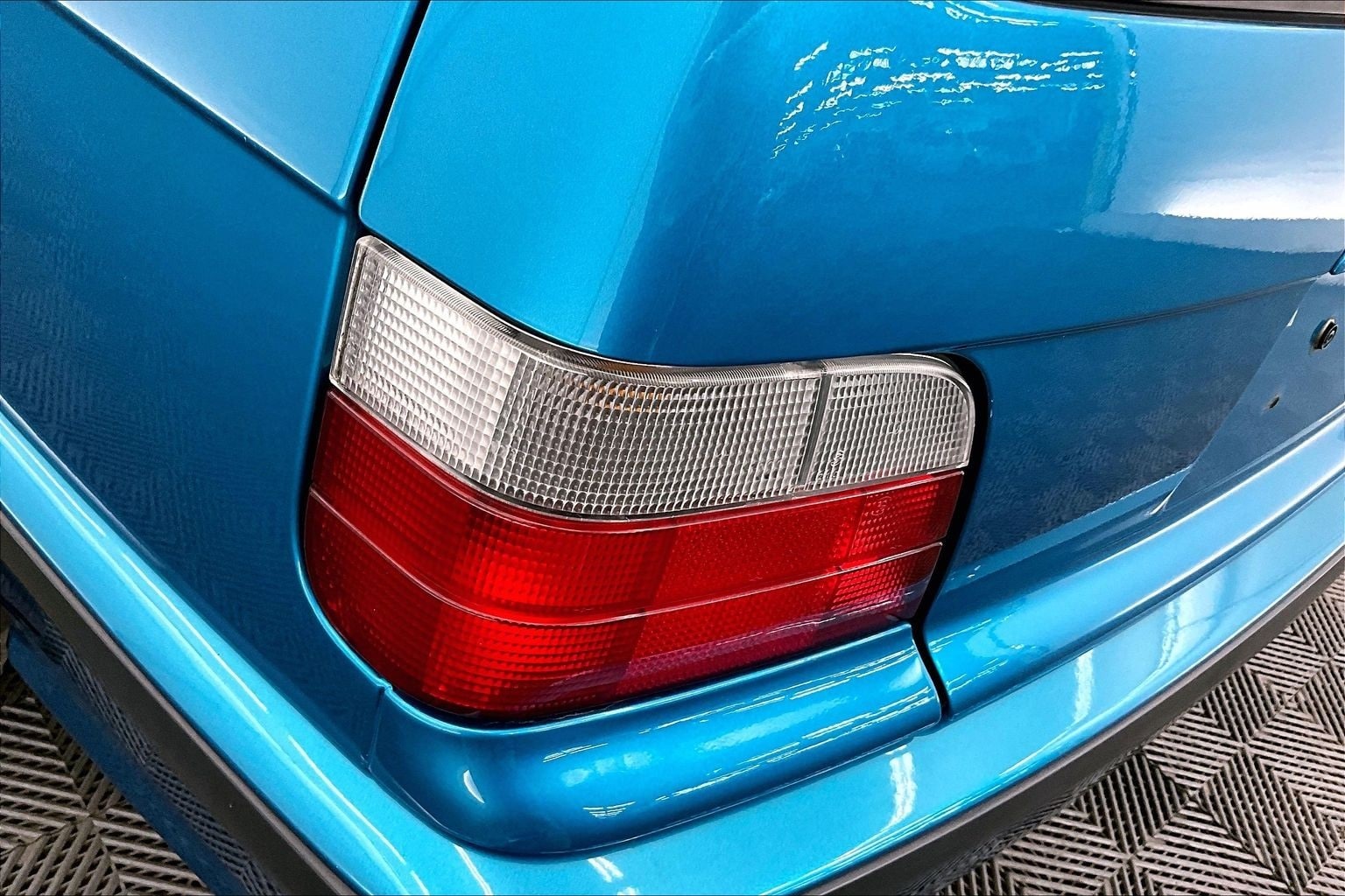 Thumbnail: 1998 BMW 3 Series - 32